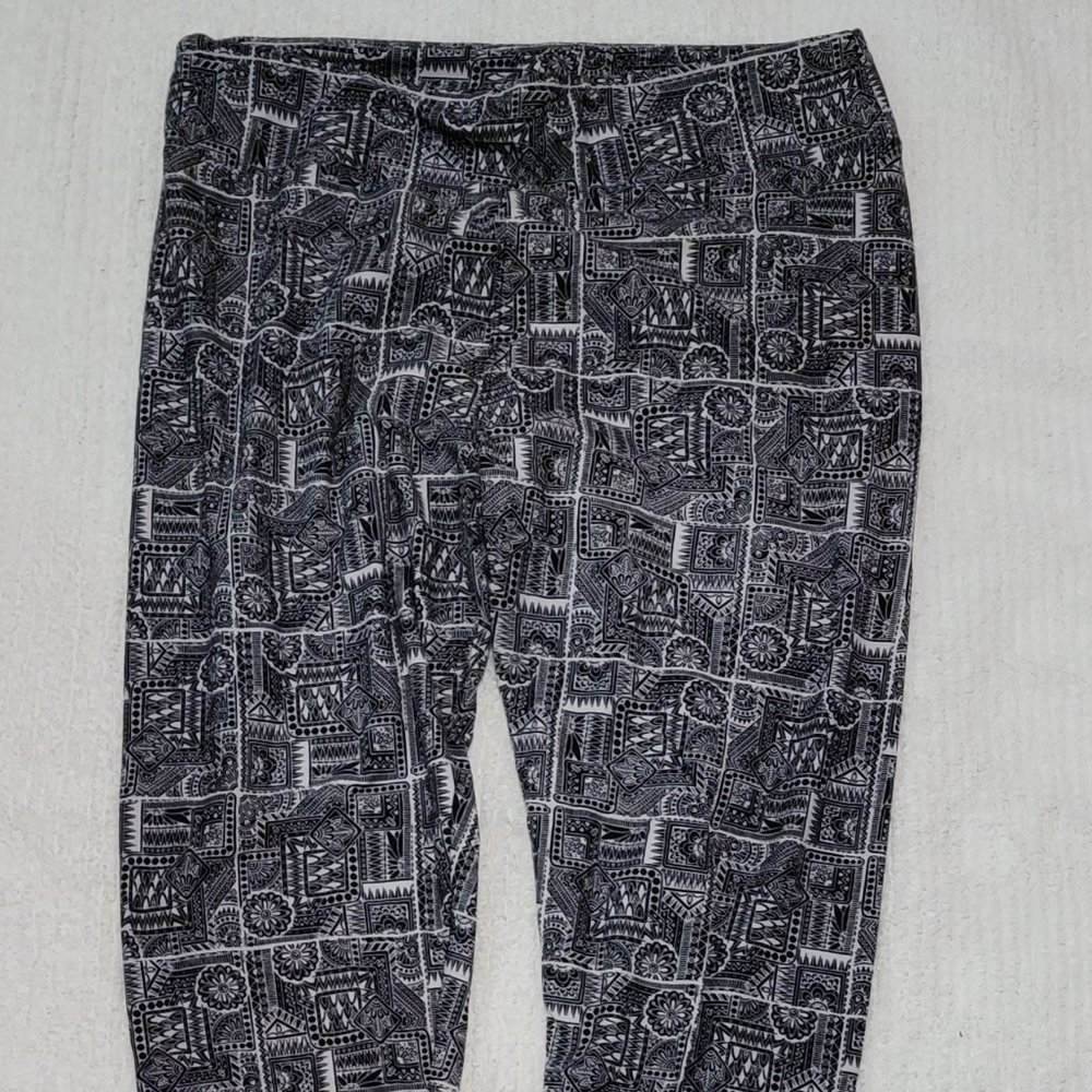 Lularoe leggings Tall & Curvy TC, Black and White